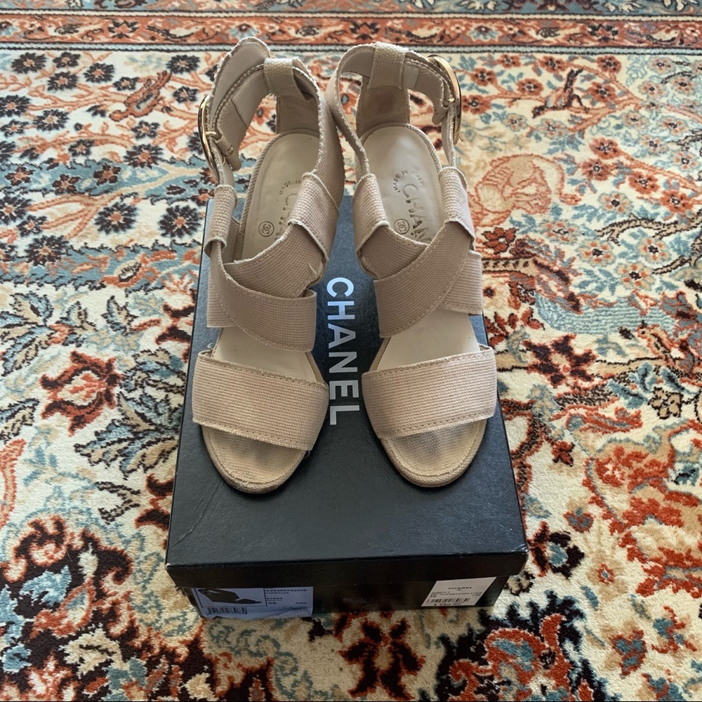 Chanel Summer Linen Wedges with Heart CC buckle - Picture 2 of 6